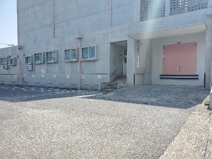 市民会館裏搬入口
