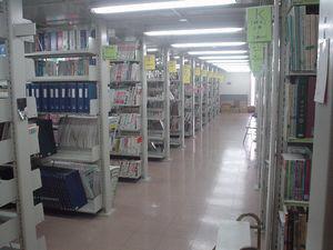 図書館に収容できない本を保管された閉架書庫の写真