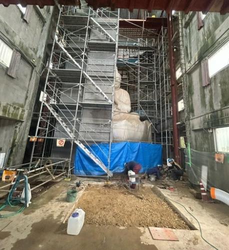 光背撤去のための足場設置