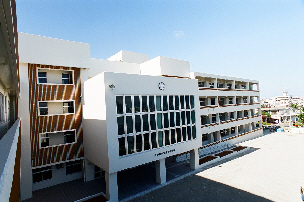嘉数中学校新校舎の写真