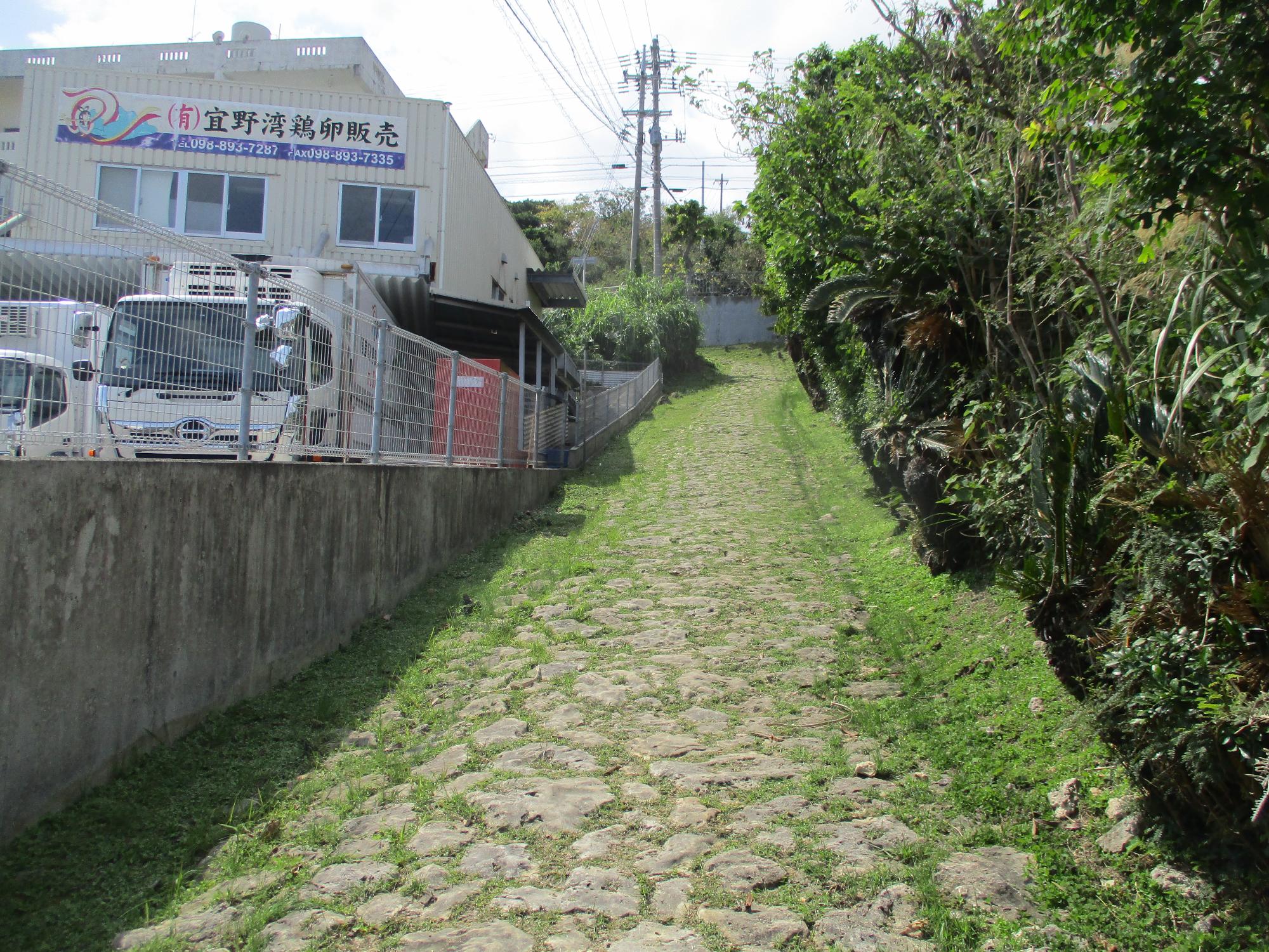 野嵩スディバナビラ石畳道